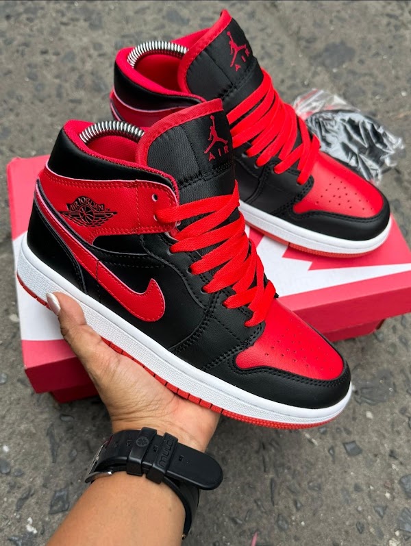 Jordan 1 Mid Negro Rojo