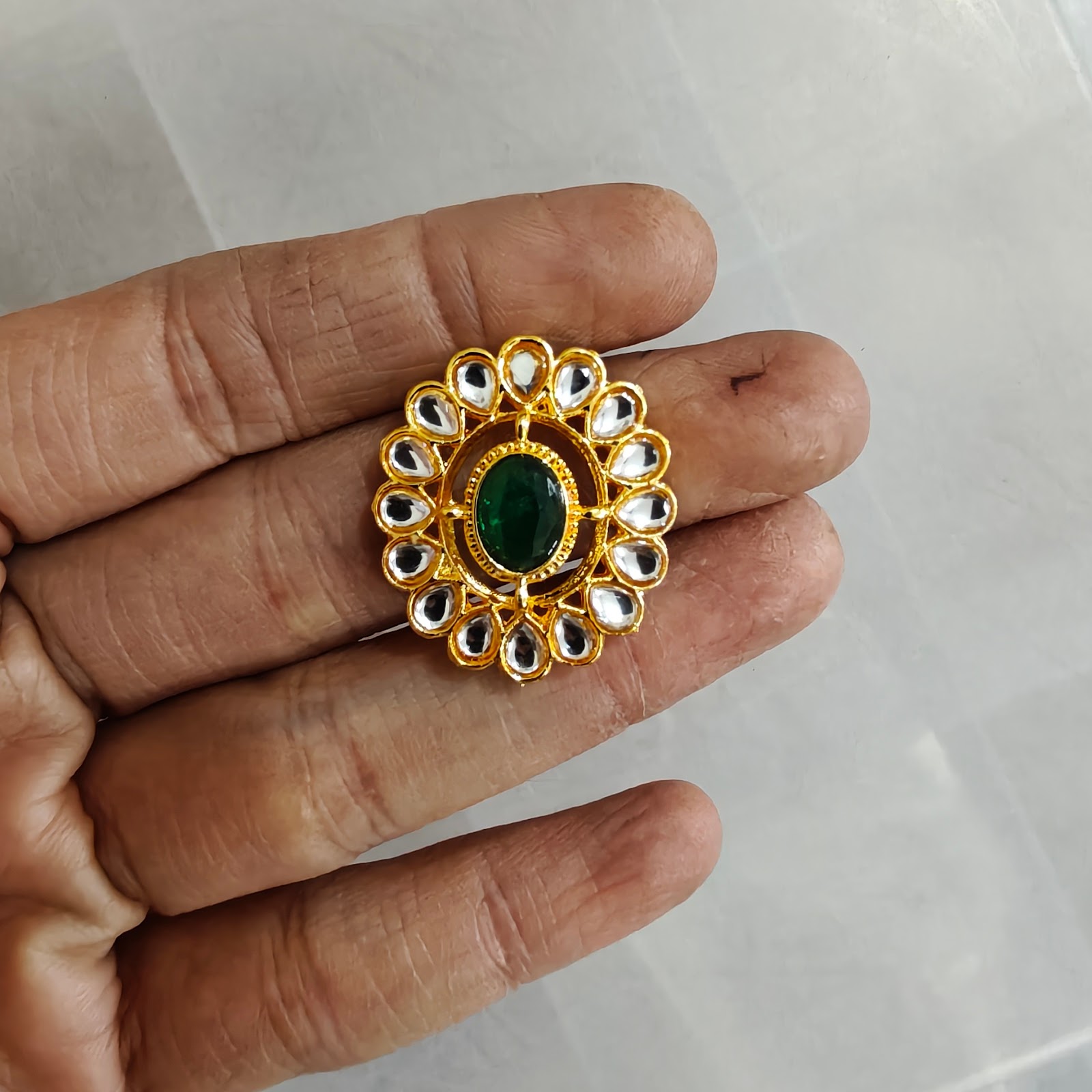 R66-Oval Big Pendant Green