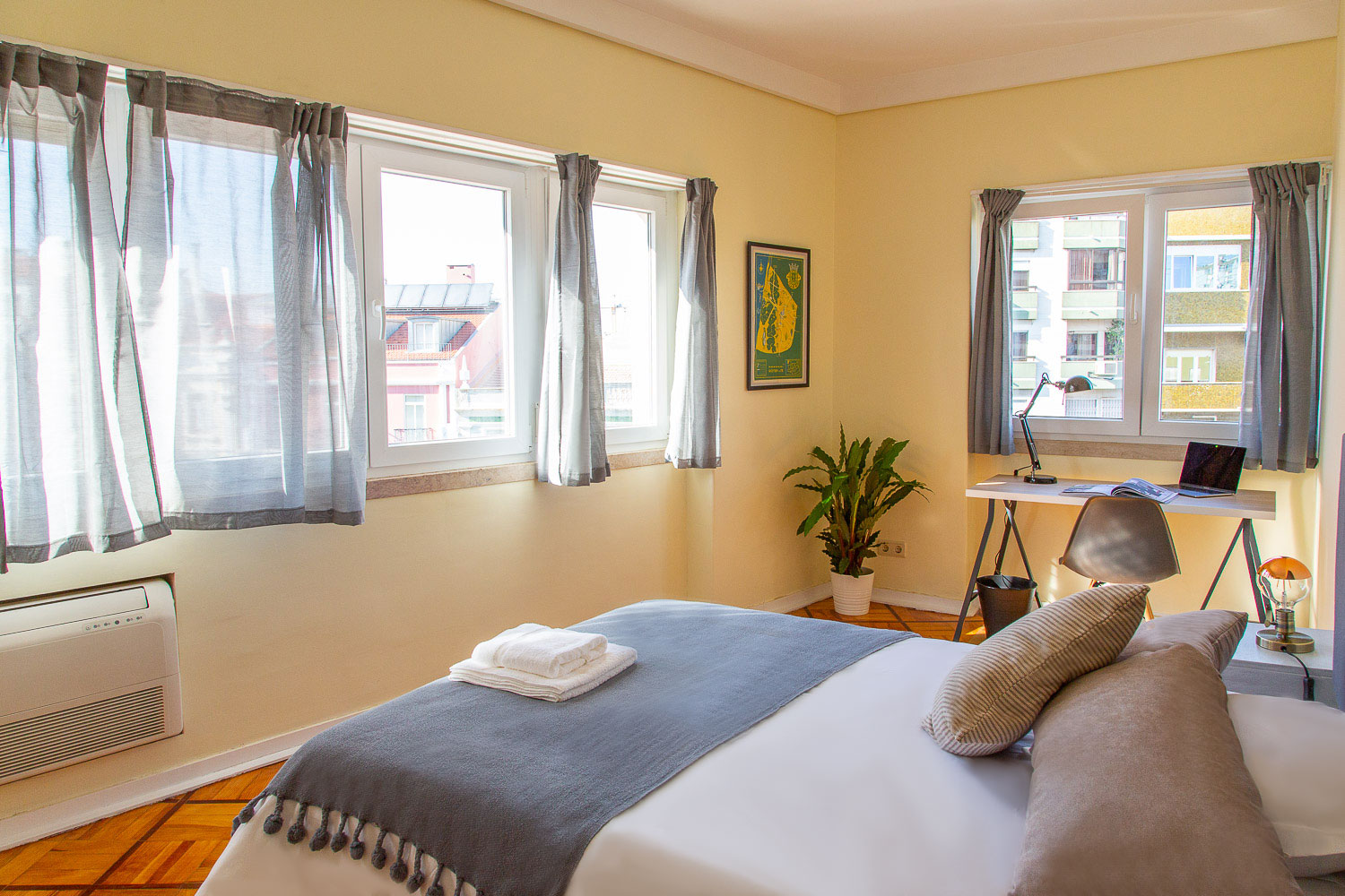 S4#R2 - Sunny bedroom in Saldanha