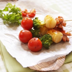 Xiên bánh gạo này sẽ là món ăn lý tưởng để bắt đầu một năm mới đầy sắc màu đấy!