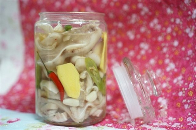 Tai Heo Ngâm Giấm Chua Giòn