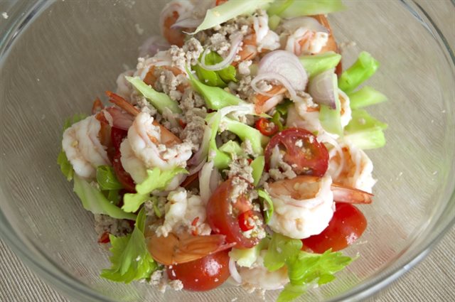 Salad Tôm Thịt Đơn Giản