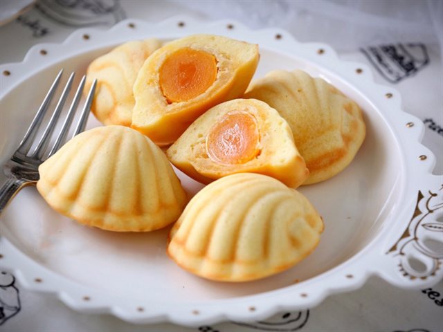 Bánh Con Sò Madeleine Nhân Chà Bông Trứng Muối