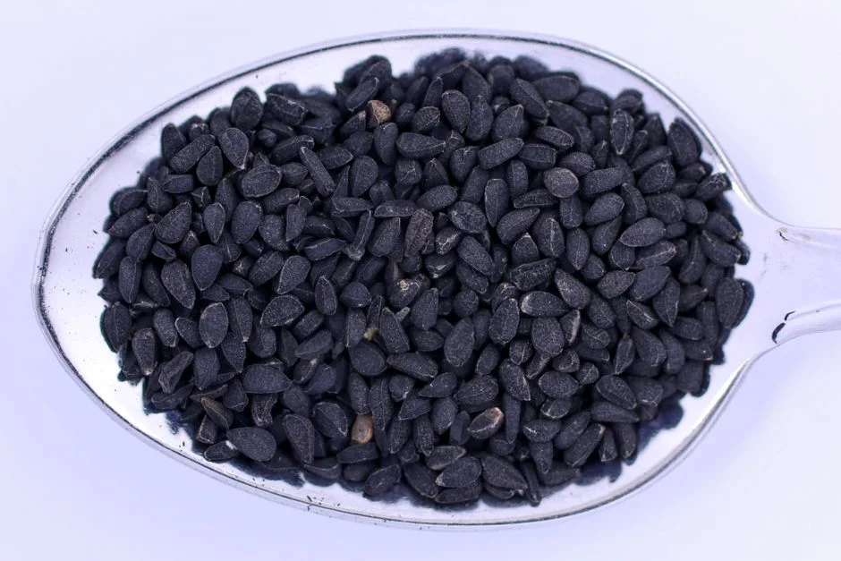 Semente de cominho preto: o segredo ancestral que protege o coração e controla o açúcar no sangue