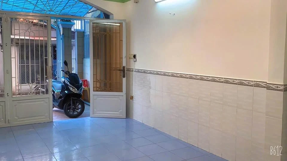 NHÀ ĐẸP (64m2) - HẺM 4M -  LẠC LONG QUÂN - P.HOÀ BÌNH, QUẬN 11