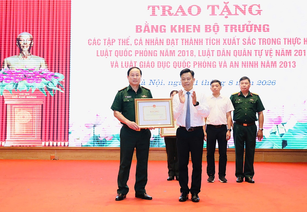 Trường Đại học Tây Bắc vinh dự được Bộ Giáo dục và Đào tạo tặng bằng khen trong công tác Quốc phòng, quân sự và Giáo dục Quốc phòng và An ninh