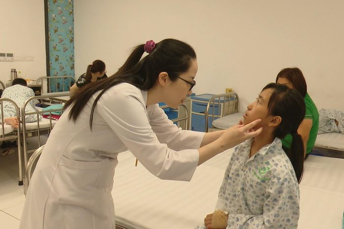 Trao lại nụ cười cho trẻ mắc dị tật bẩm sinh - Đài Phát thanh và truyền hình Hà Nội