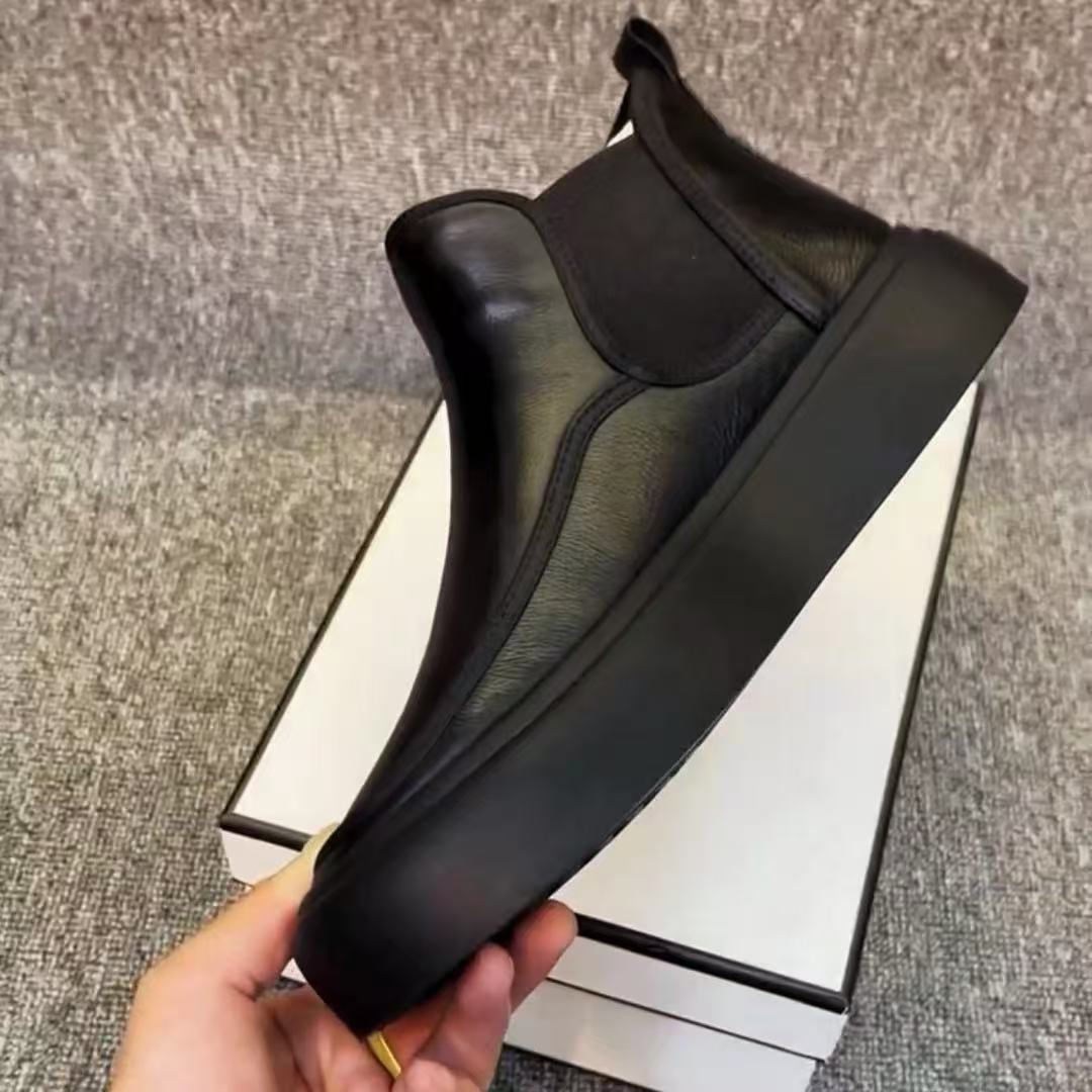 Men's Chelsea boots made of genuine leather with warm lining