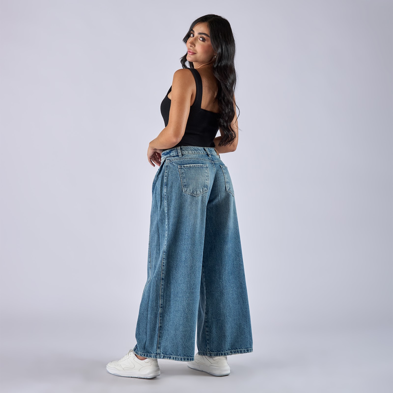 Jean dama wide leg tiro medio rígido - Vista 3