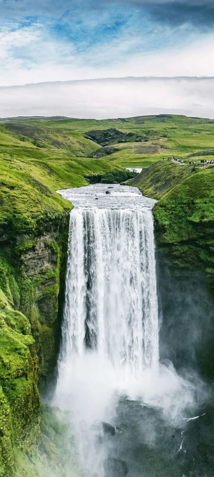 The Majestic Skógafoss Waterfall - Landscape Photography iPhone Wallpaper (1032x2293)