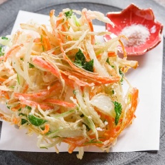 Đơn giản vậy thôi là bạn đã có đĩa rau củ chiên ngon lành này rồi. Thưởng thức ngay hương vị thôi nào.