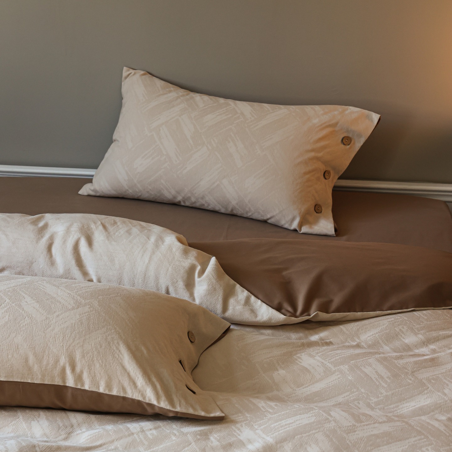 Cotton bedding, 100 count, jacquard, geometric