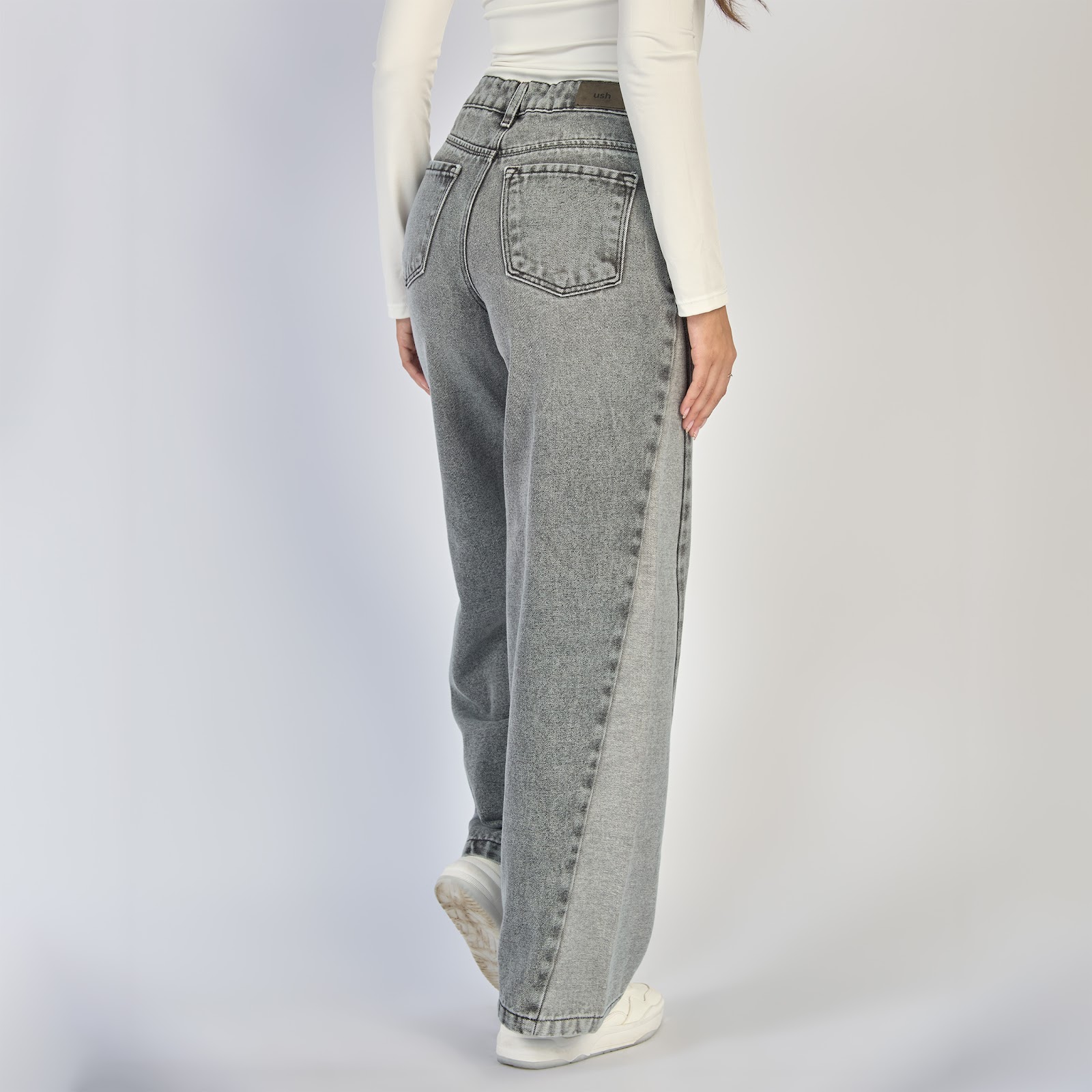 Jean dama wide leg tiro alto rígido con bota en contraste color Gris - Vista 6