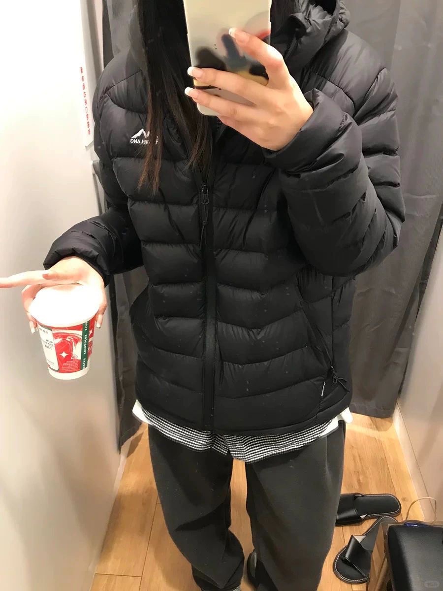 Lightweight women's down jacket with hood