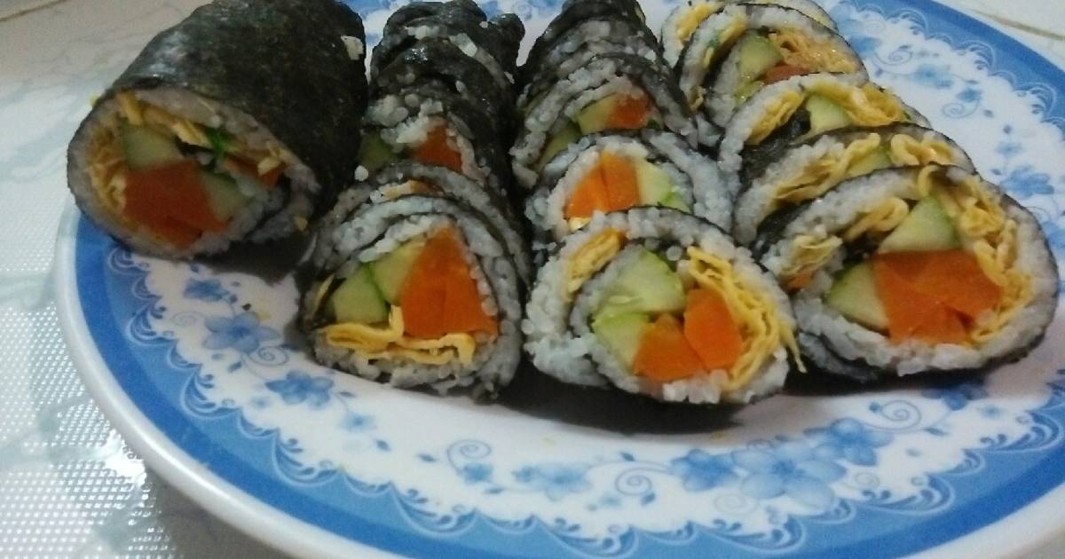 Kimbap cuộn cơm