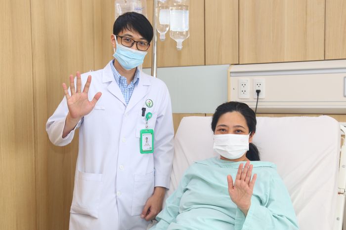 Ba bệnh nhân Việt xúc động cảm ơn gia đình cô gái Anh - Tạp chí Tri thức