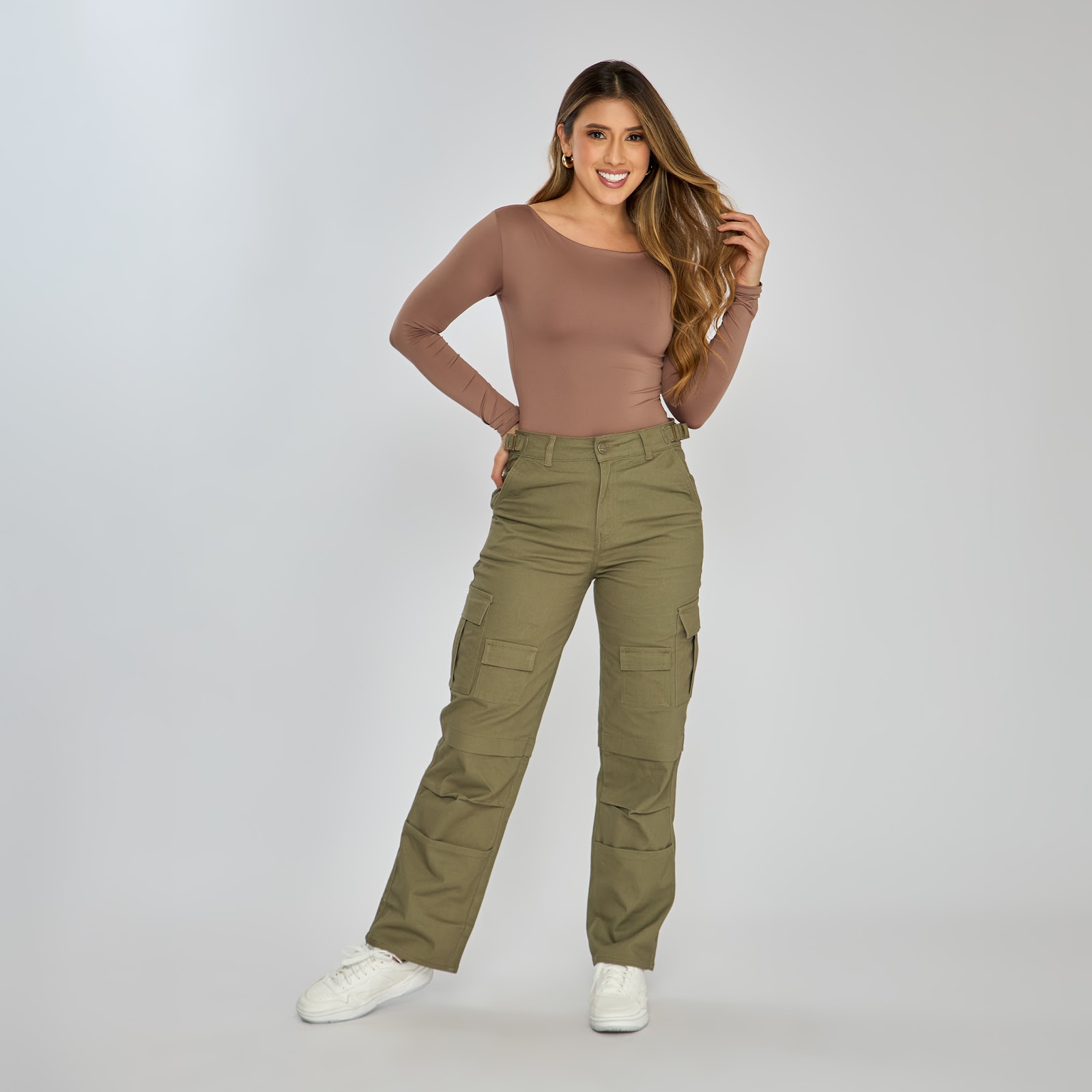 Pantalón cargo bota recta tiro alto en denim stretch, color crudo - Vista 8
