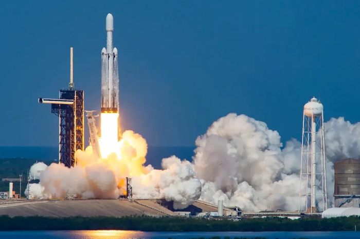Tên lửa mạnh thứ hai thế giới Falcon Heavy sắp lên quỹ đạo - Báo VTC News