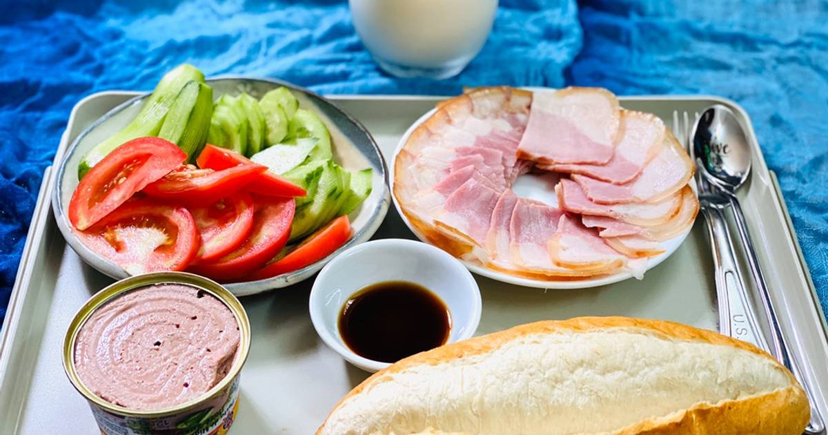 Bánh Mì Thịt Xông Khói