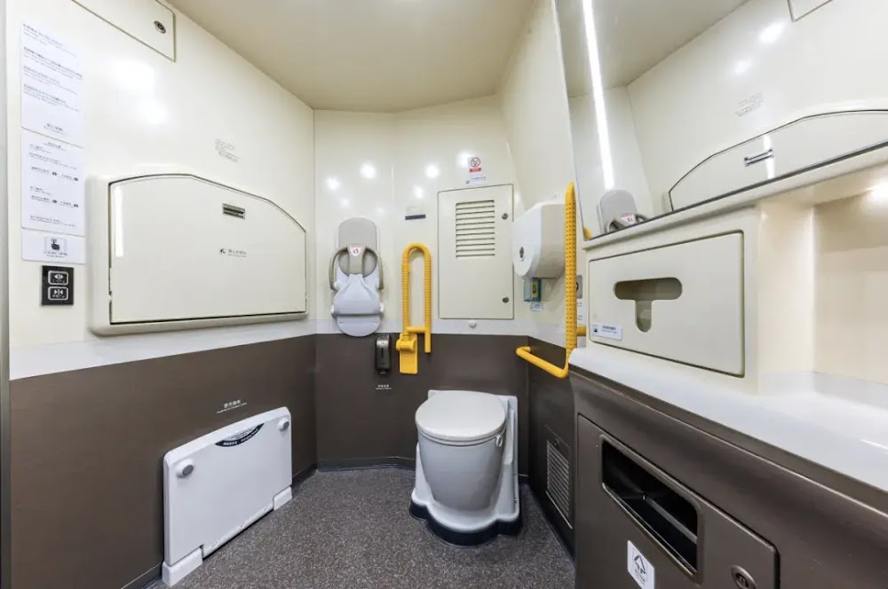China high-speed rail Business Class cabin and amenities