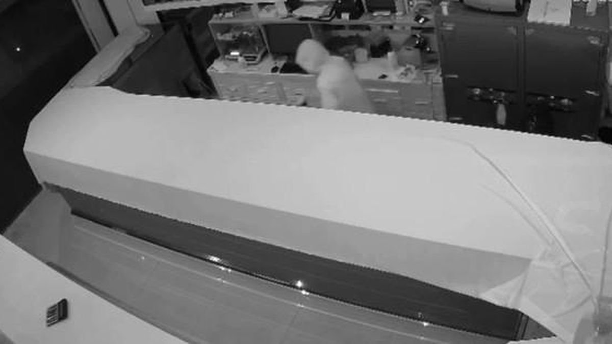 Bắt đối tượng đột nhập tiệm vàng trộm cắp tài sản trị giá hơn 3 tỉ đồng - Báo Người Lao Động