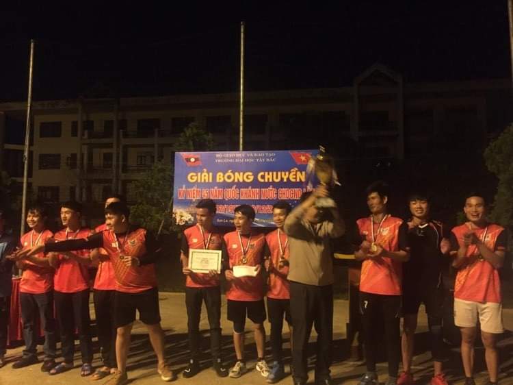 Giải Bóng chuyền chào mừng 45 năm Quốc khánh Nước CHDCND Lào tại Trường Đại học Tây Bắc