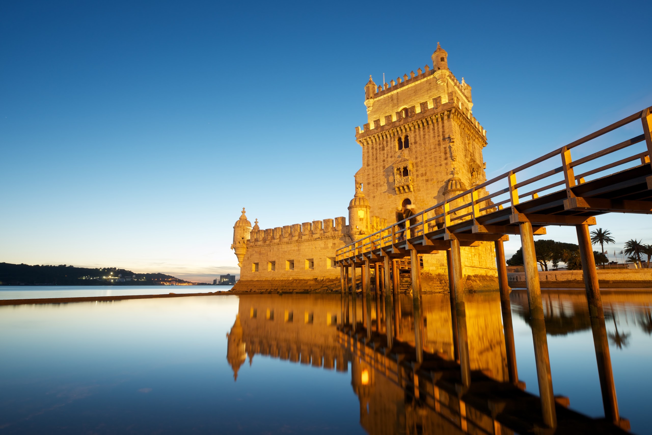 A Day's Journey: Lisbon to Nazare, a Couple's Story