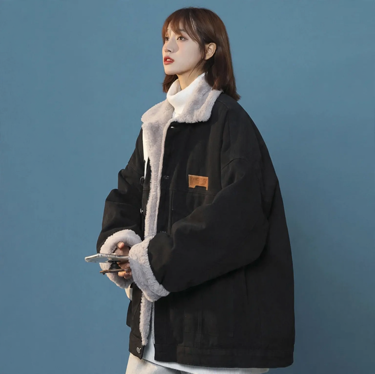 Padded women's denim jacket with fur collar, short