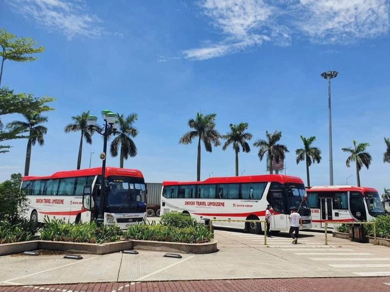 Xe khach ha noi cat ba o tram dung nghi