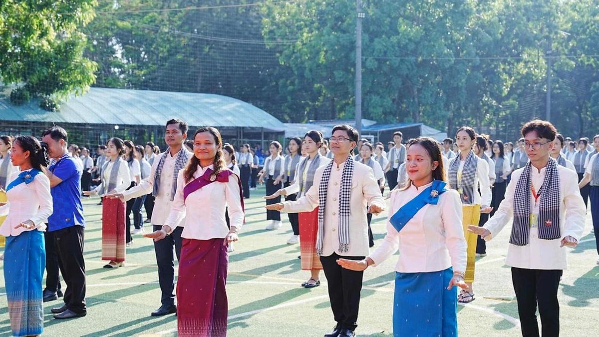 Đồng diễn múa Khmer của hơn 1.000 sinh viên Đại học Trà Vinh xác lập kỷ lục - Báo Tiền Phong