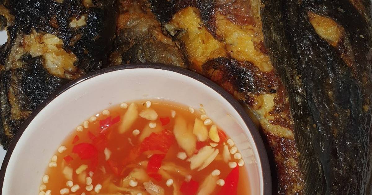 Cá trê chiên giòn chấm mắm gừng!