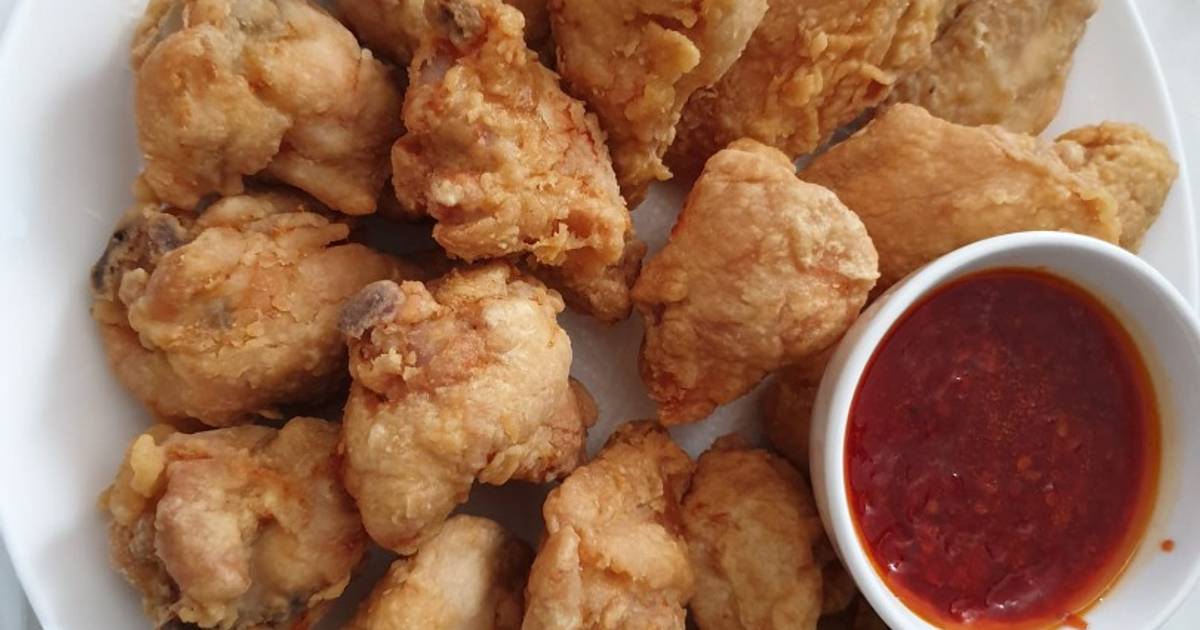 Cánh gà chiên giòn KFC và sốt cay kiểu Hàn Quốc