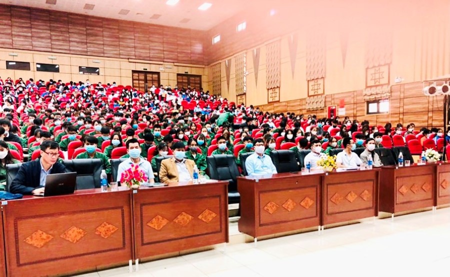 Trường Đại học Tây Bắc tổ chức “Chương trình sinh hoạt công dân - HSSV”  cho sinh viên K62 đại học, Cao đẳng hệ chính quy đầu khóa học,  năm học 2021 – 2022