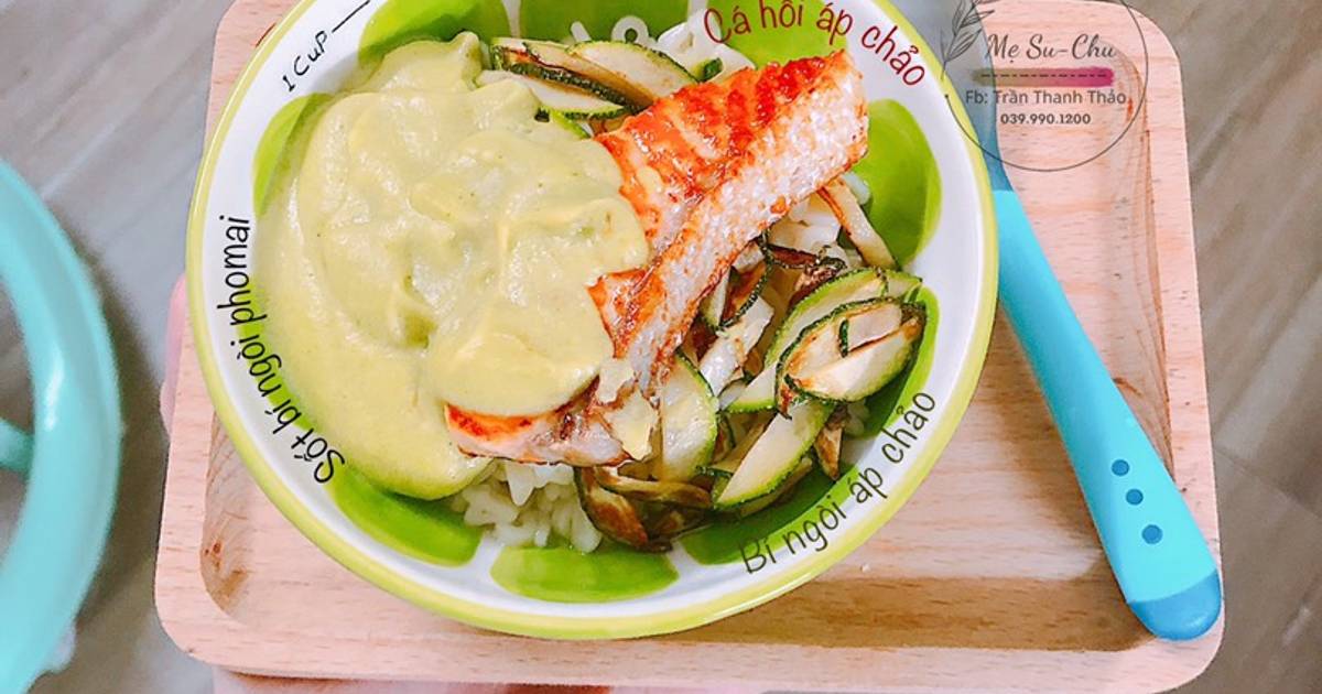 Nui sốt bí ngòi phomai, ăn kèm cá hồi và bí ngòi áp chảo