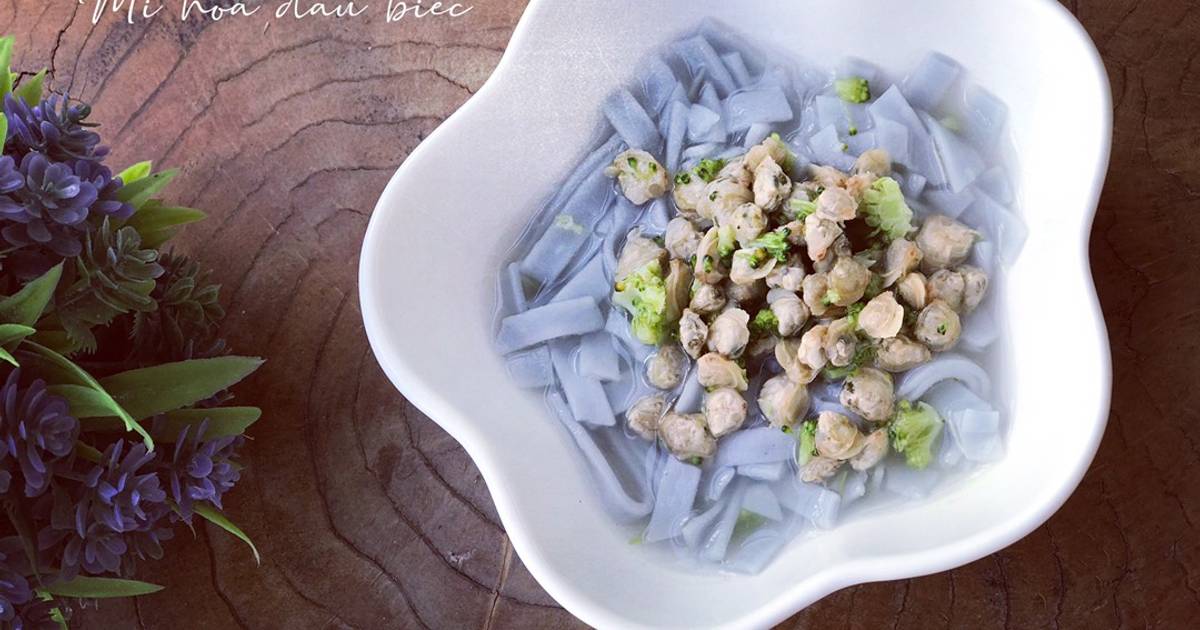 Mì hoa đậu biếc bông cải xanh hến xào tỏi