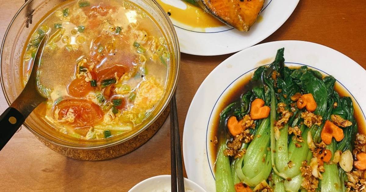 Menu gia đình hàng ngày 06-Cá hồi sốt chanh dây- cải thìa xào dầu hào- canh trứng cà chua