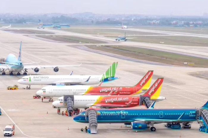 Giá vé máy bay chạm trần, nhu cầu du lịch tăng cao - Đài Phát thanh và truyền hình Hà Nội