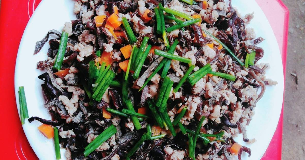 Thịt băm xào cà rốt mộc nhĩ