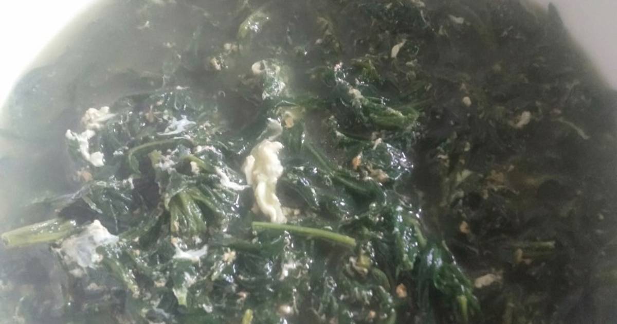 Canh ngải cứu nấu trứng