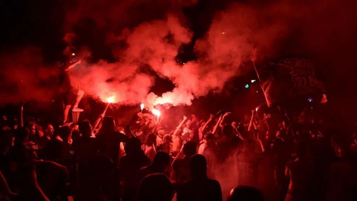 Thủ đô nước Pháp chìm trong hỗn loạn sau chức vô địch châu Âu của PSG - Báo Sức Khỏe &amp; Đời Sống