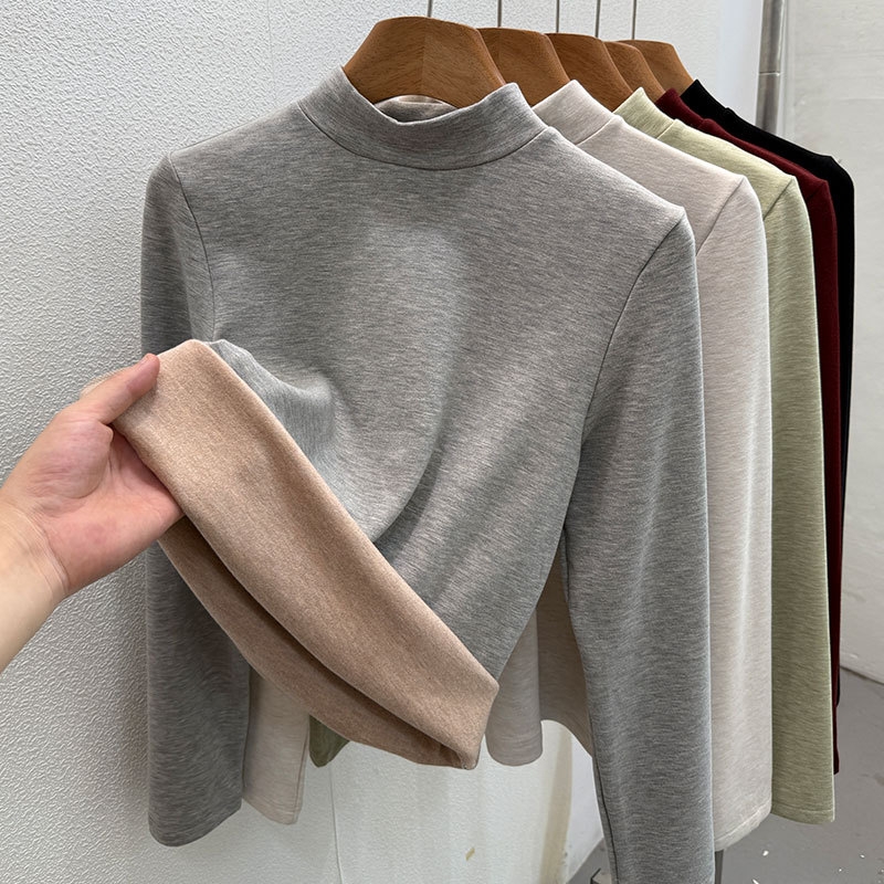Women's turtleneck sweater made of wool blend