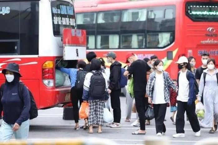 Kiểm soát chặt giá vé vận tải, bảo đảm quyền lợi người dân - Đài Phát thanh và truyền hình Hà Nội