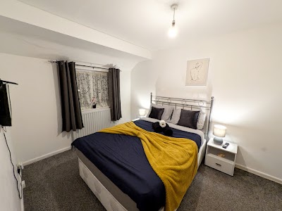 Cosy Double Room 3 at 12 Nowill Court