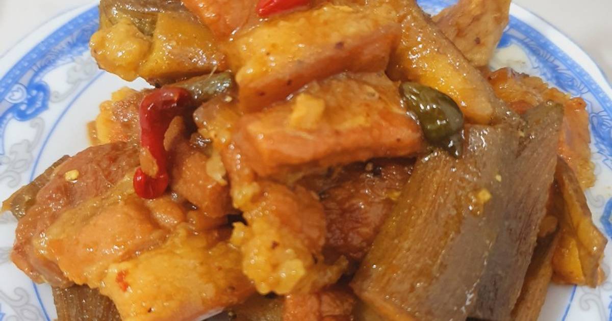 Thịt ba chỉ kho chuối xanh