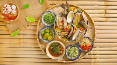 Như vậy, với cách làm trên bạn đã có ngay một bát nước chấm ốc Hà Nội thơm ngon, đậm đà, hòa quyện vị chua, cay, mặn, ngọt. Ăn kèm với đĩa ngao hai cồi hấp sả nóng hổi, chấm với bát nước mắm thơm nồng thì còn gì bằng!