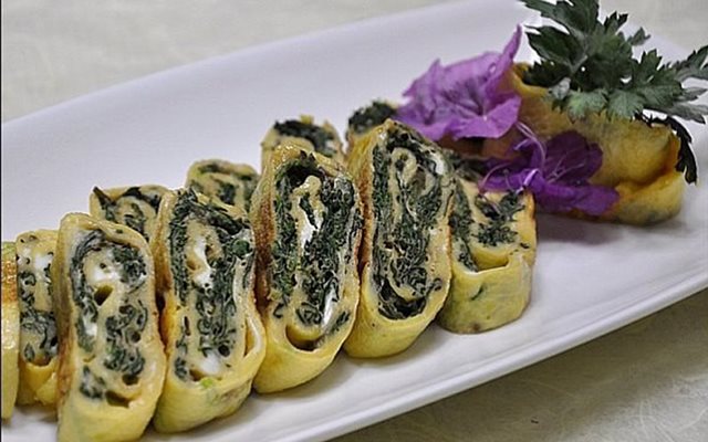 Trứng Cuộn Ngải Cứu
