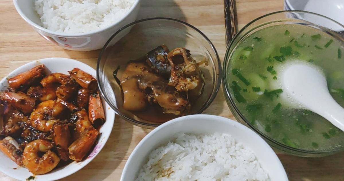 Tôm rim, Cá dứa kho tiêu, Canh bầu dưa leo