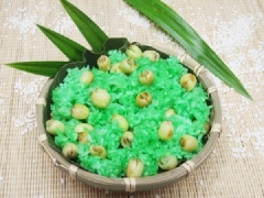 Từng hạt xôi mềm dẻo quyện cùng hạt sen bở bùi, thơm thật thơm, thực sự hấp dẫn người ăn ngay từ miếng đầu tiên.