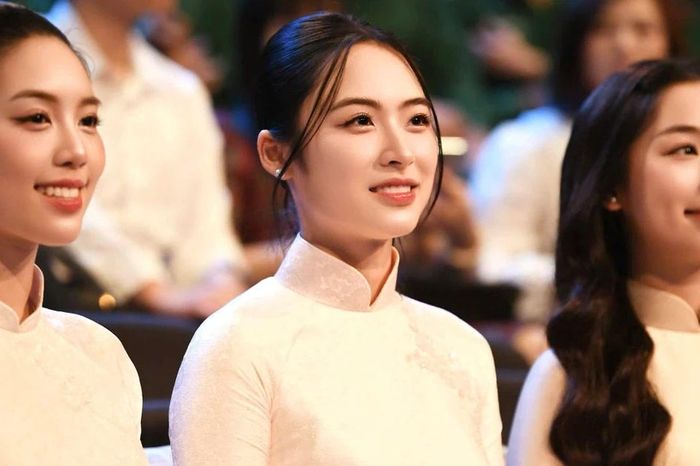 Á hậu Vân Nhi xúc động khi trưởng bản Mùa A Thi là Gương mặt trẻ tiêu biểu - Báo Tiền Phong