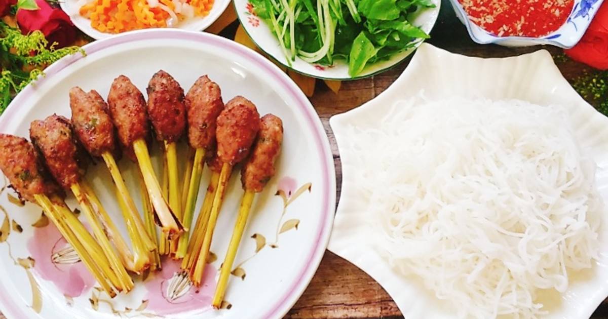 Bún thịt bọc sả nướng